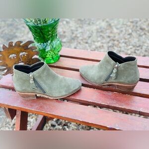 Cole Haan Olive Green Genuine Suede Leather Ankle Bootie With Side Zip 6(B)